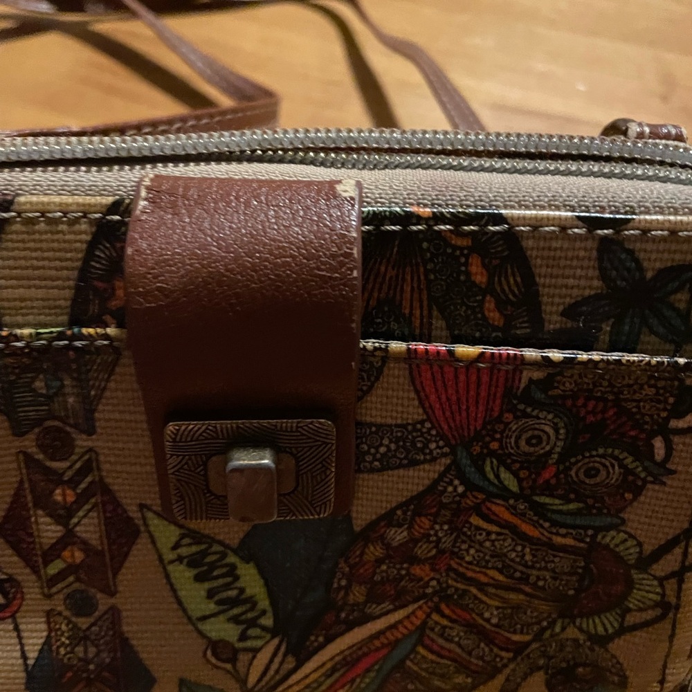 The Sak Sakroots crossbody wallet. - Picture 6 of 6